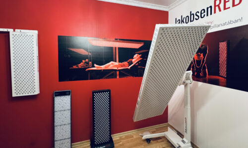 JakobsenRED vörös fény terápia lámpák bemutatóterem Egyedülálló bemutatótermünk, ahol minden vörösfény-lámpánk és prémium szalonrendszerünk megtekinthető.
